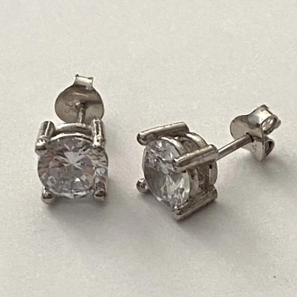 925 Silver 6mm cz cubic zirconia stunning earrings